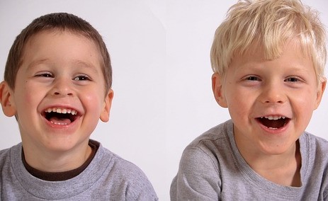 A los padres les preocupa que solo uno de sus dos hijos tenga acceso a un medicamento para la fibrosis quística