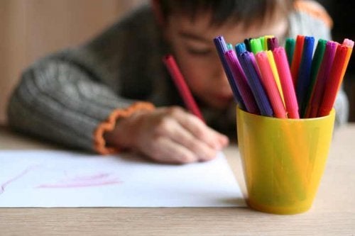 comunidad apoyando niño con eerr